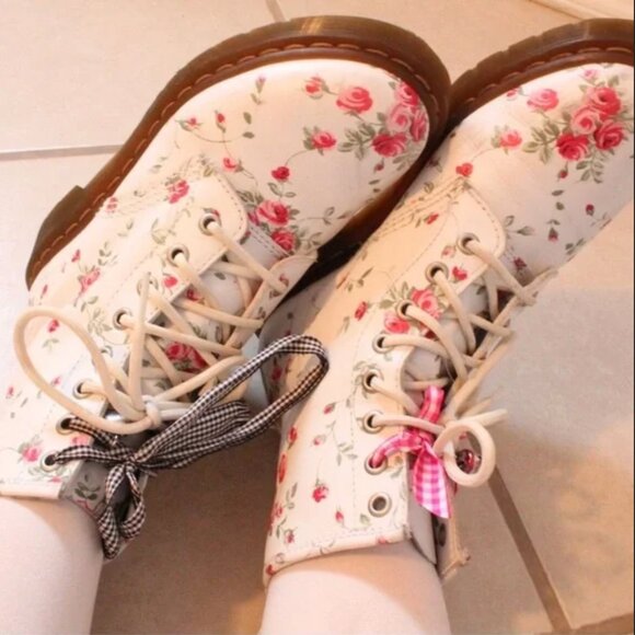 Dr. Martens Shoes - DR. MARTENS Rare Portland Rose Boots 1460 Size 7